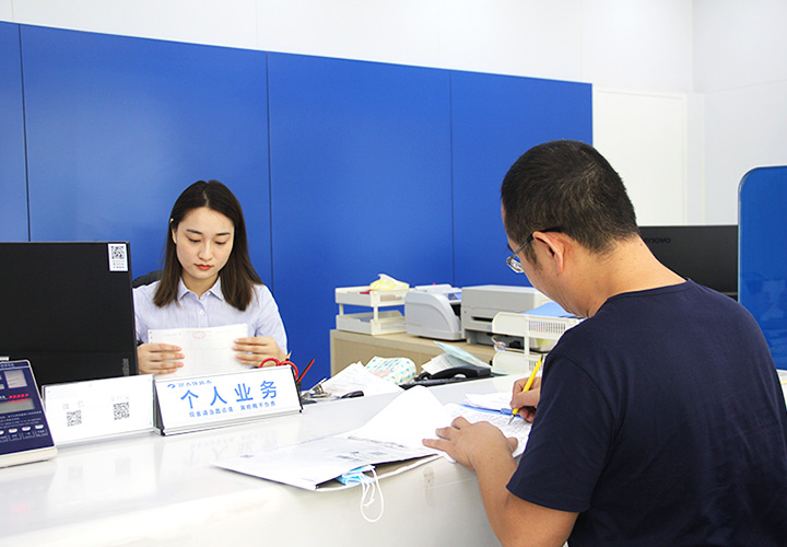 “三敢三比”——綜合收費員：堅守平凡窗口 奉獻最美青春