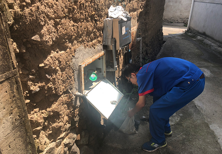 【學標桿 爭進位 上新高】腳踏實地  兢兢業(yè)業(yè) ——記營業(yè)分公司水表維護工