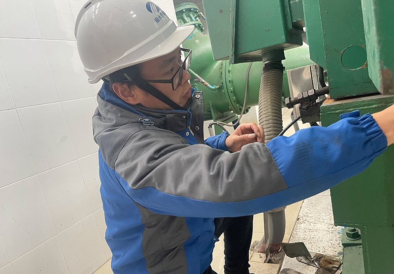 先進(jìn)集體與個(gè)人系列報(bào)道--朱盈初