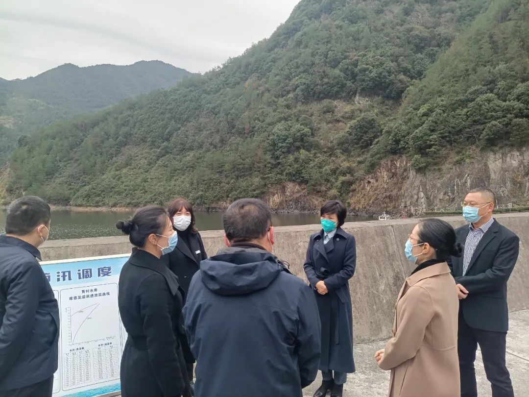 市級河長李一波、藍伶俐帶隊赴黃村水源調(diào)研“河長制”工作