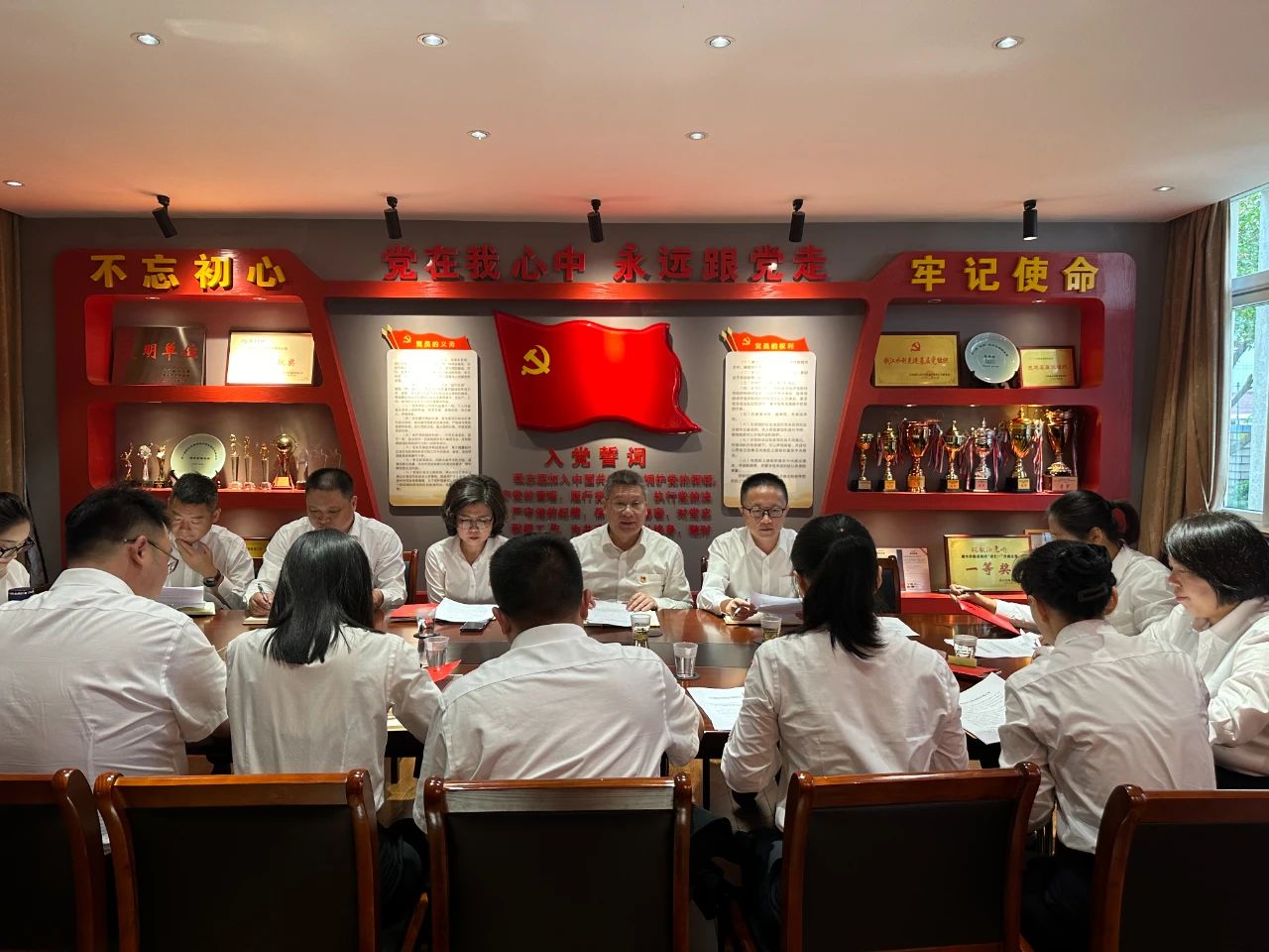 公司黨委召開(kāi)理論學(xué)習(xí)中心組（擴(kuò)大） 會(huì)議暨黨紀(jì)學(xué)習(xí)教育專(zhuān)題學(xué)習(xí)會(huì)